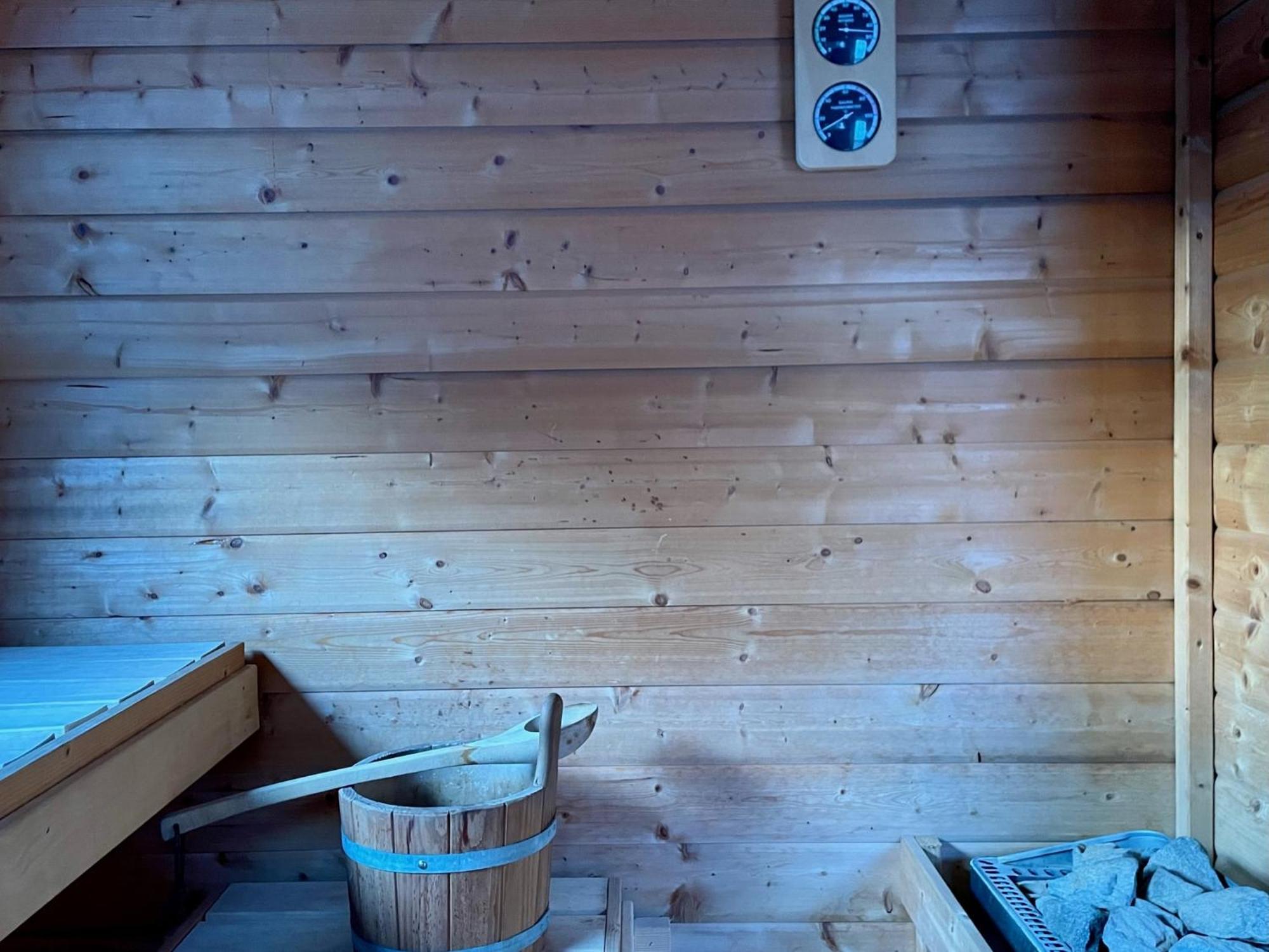 Modernes Holzhaus Im Skandinavischen Stil Mit Sauna, Garten Und 2 Katzen Norderstedt Exterior foto