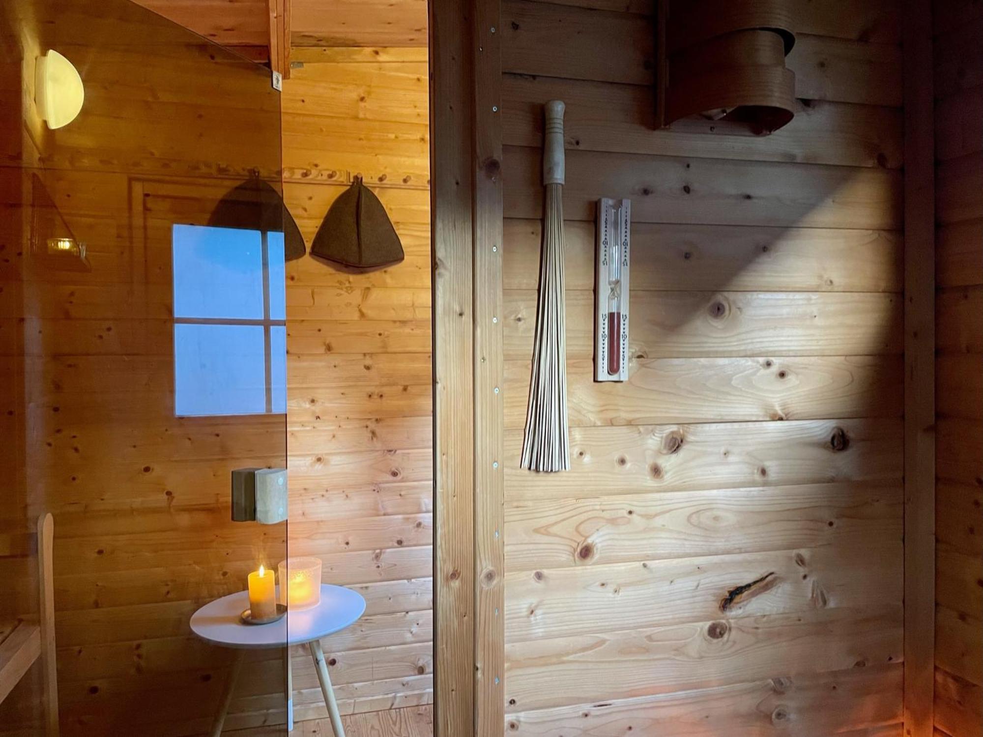 Modernes Holzhaus Im Skandinavischen Stil Mit Sauna, Garten Und 2 Katzen Norderstedt Exterior foto