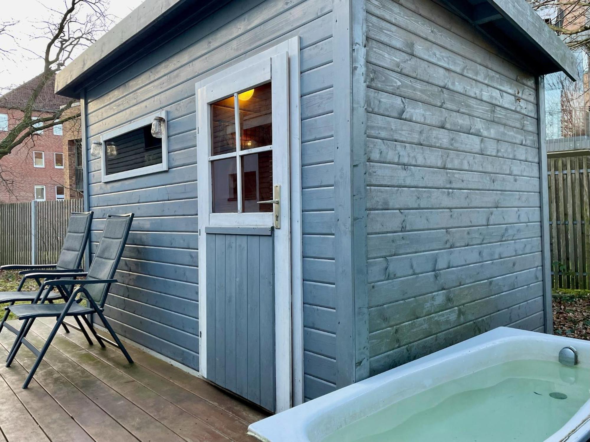Modernes Holzhaus Im Skandinavischen Stil Mit Sauna, Garten Und 2 Katzen Norderstedt Exterior foto